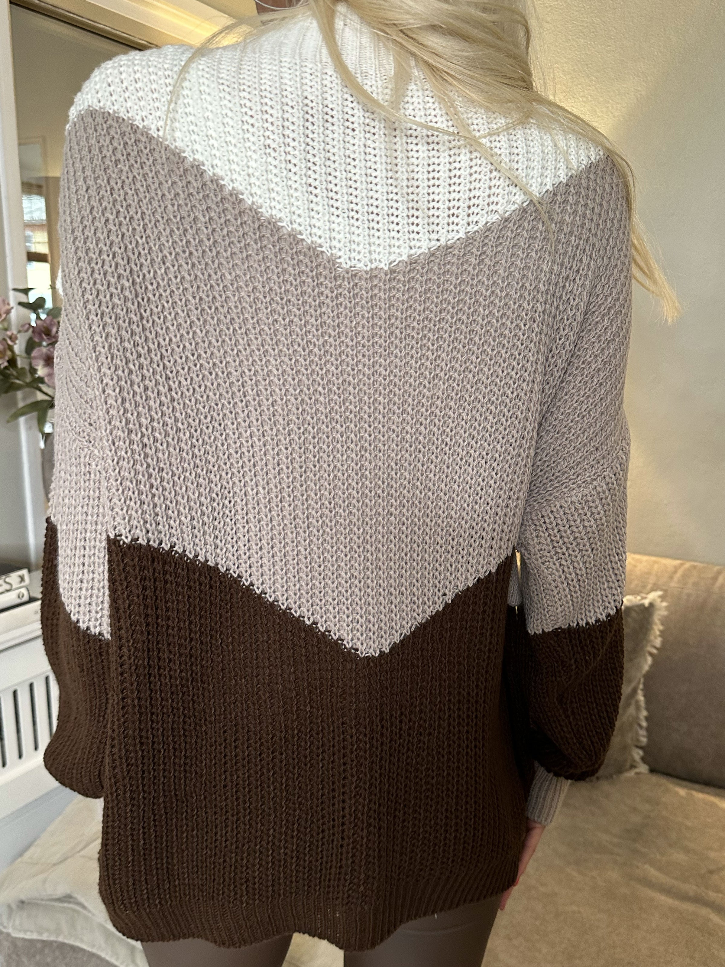 Alabama - Sød strik med flæsekanter